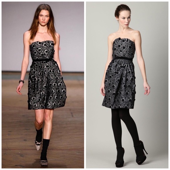 Marc By Marc Jacobs Dresses & Skirts - Marc by Marc Jacobs Runway Strapless Lace Dress
